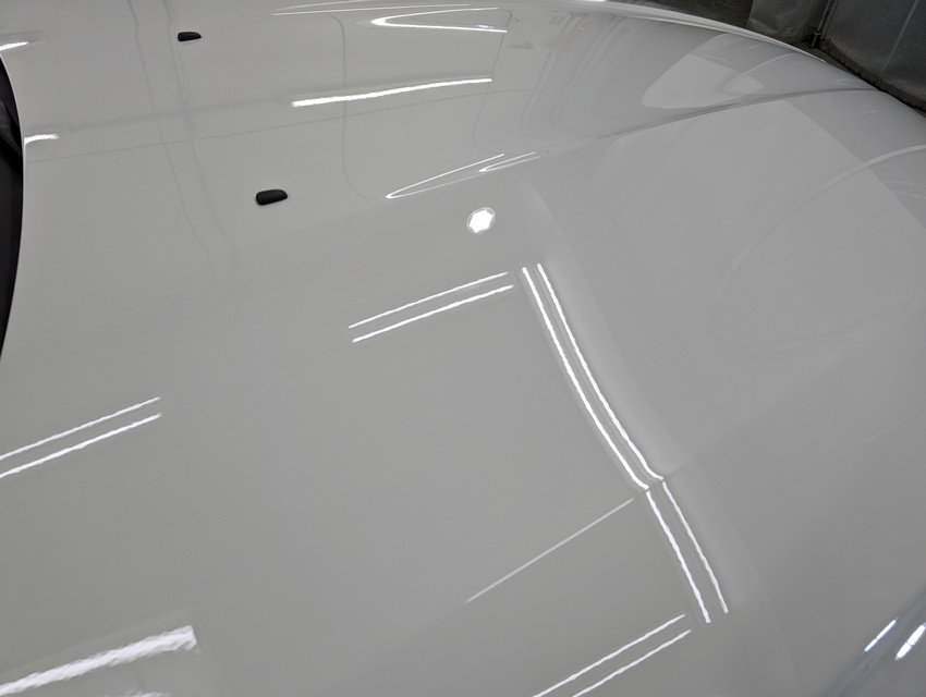 施工後　BMWZ4(ホワイト）　ボンネット