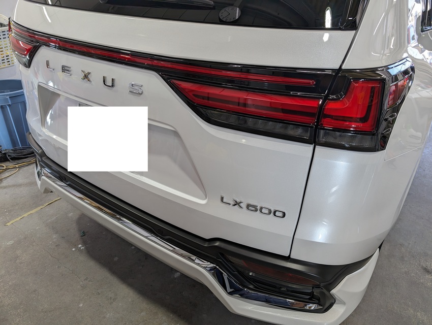 施工後　LEXUS　LX600（パールホワイト）　リア面