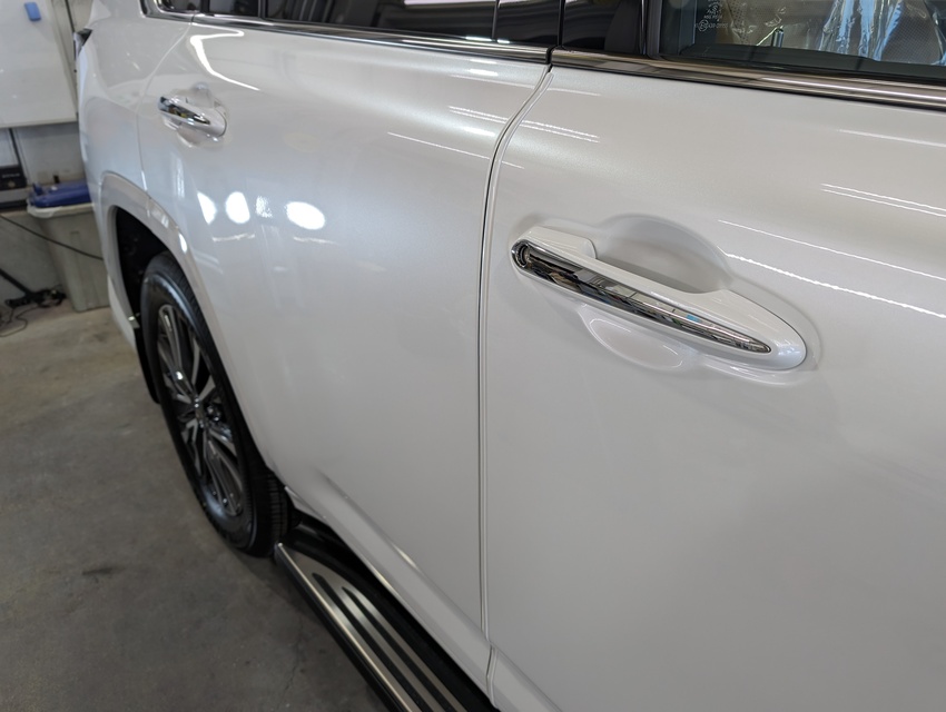 施工後　LEXUS　LX600（パールホワイト）　サイド