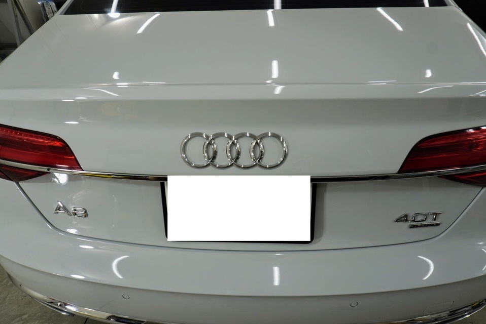 施工後　AUDI　A8(ホワイト）　リア