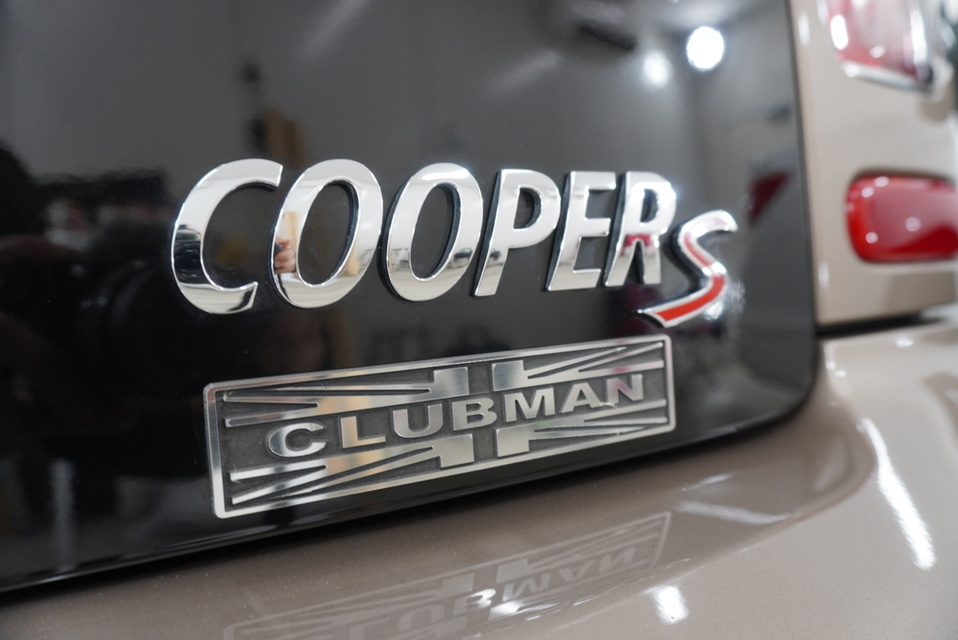 施工後　MINI　COOPERS（ブラック×ベージュ）　エンブレム