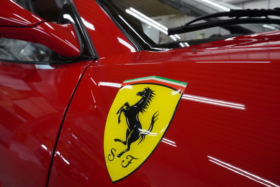 施工後　Ferrari(レッド）　サイド